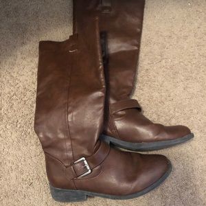 Brown Riding Boots 🎈
